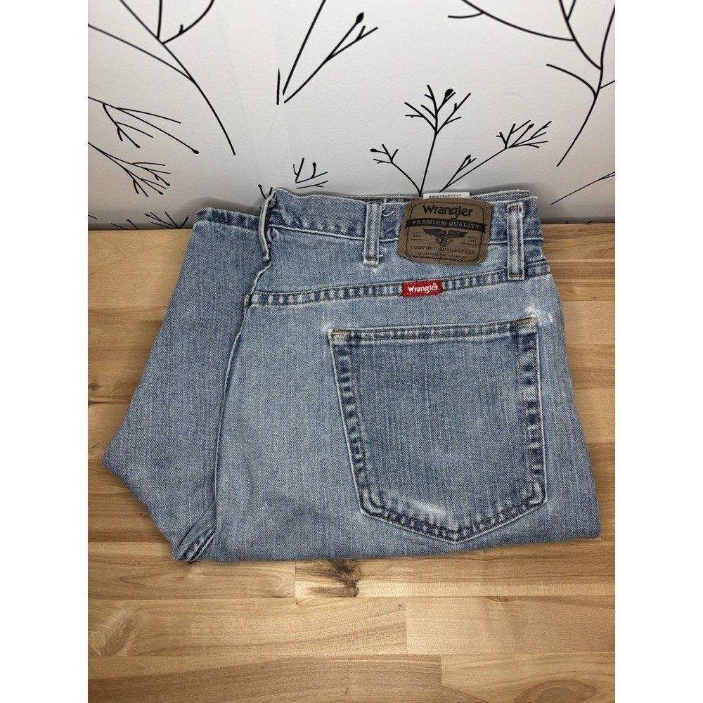 Men's Wrangler 38 Relaxed Fit Denim Bermuda Shorts Blue Medium Wash